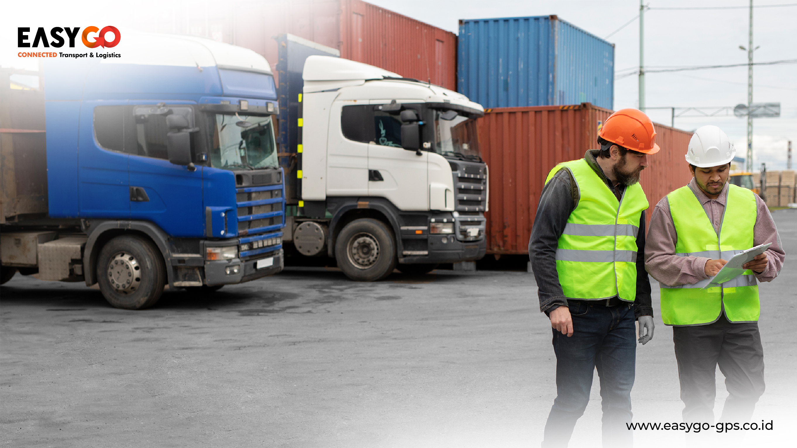 driver koordinator dan driver fleet sedang berbincang